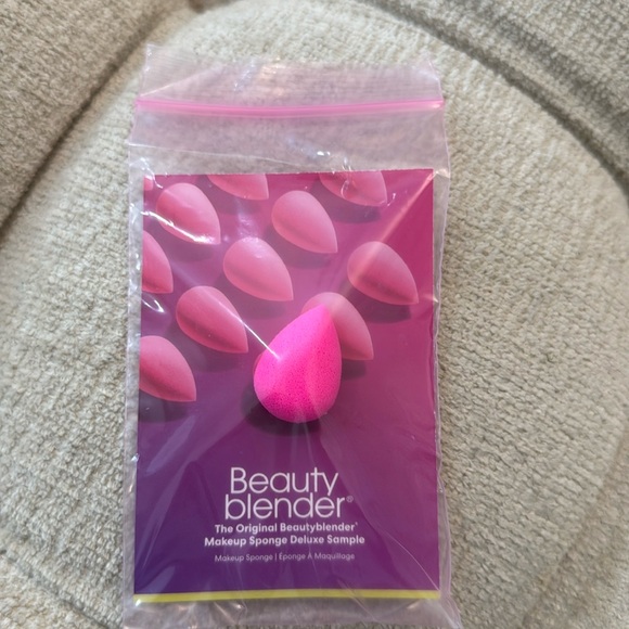 Beauty Blender Makeup Sponge - Picture 1 of 2